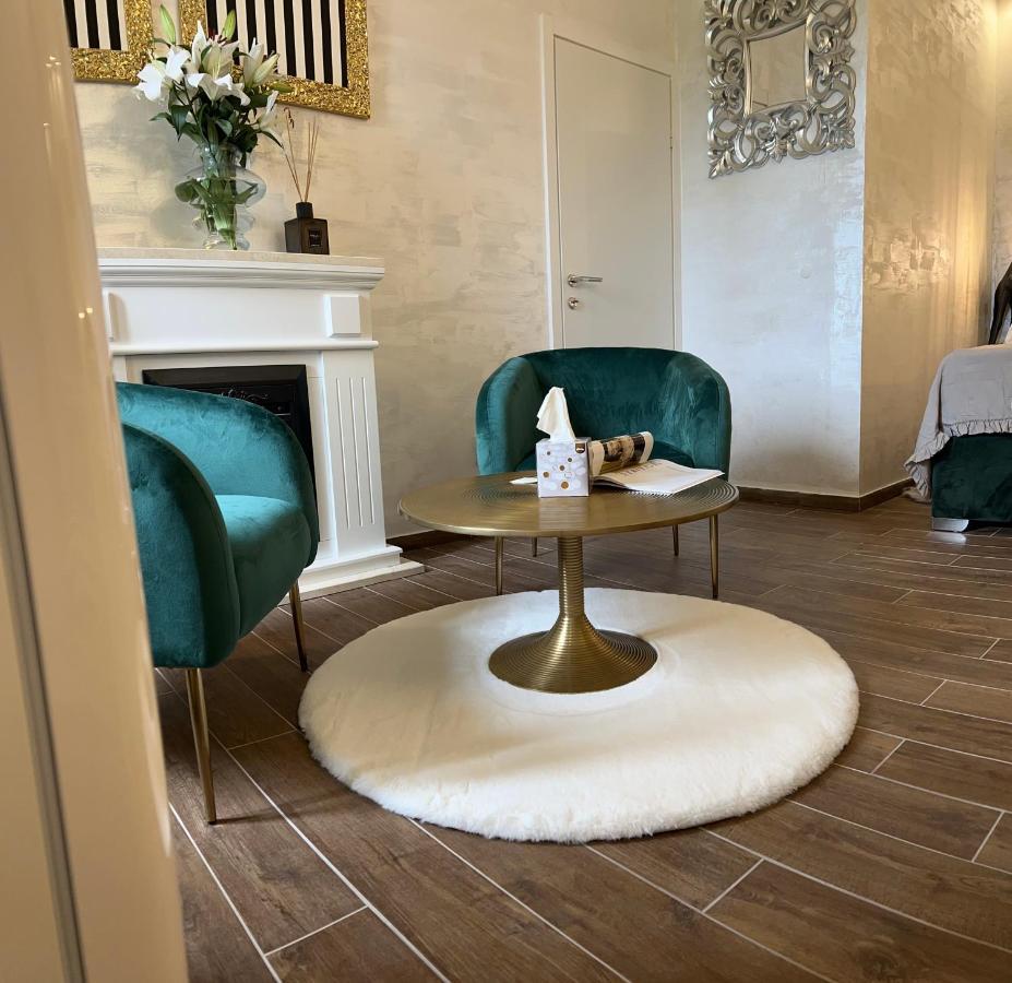 La Dolce Vita Luxury II Apartments With Best Free Private Parking In Center Pula Bagian luar foto
