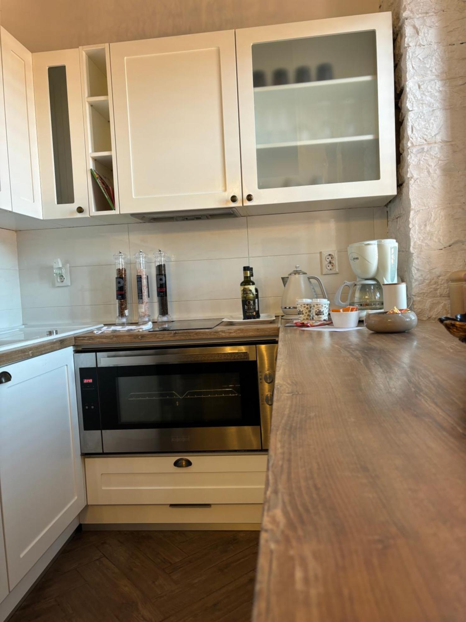 La Dolce Vita Luxury II Apartments With Best Free Private Parking In Center Pula Bagian luar foto